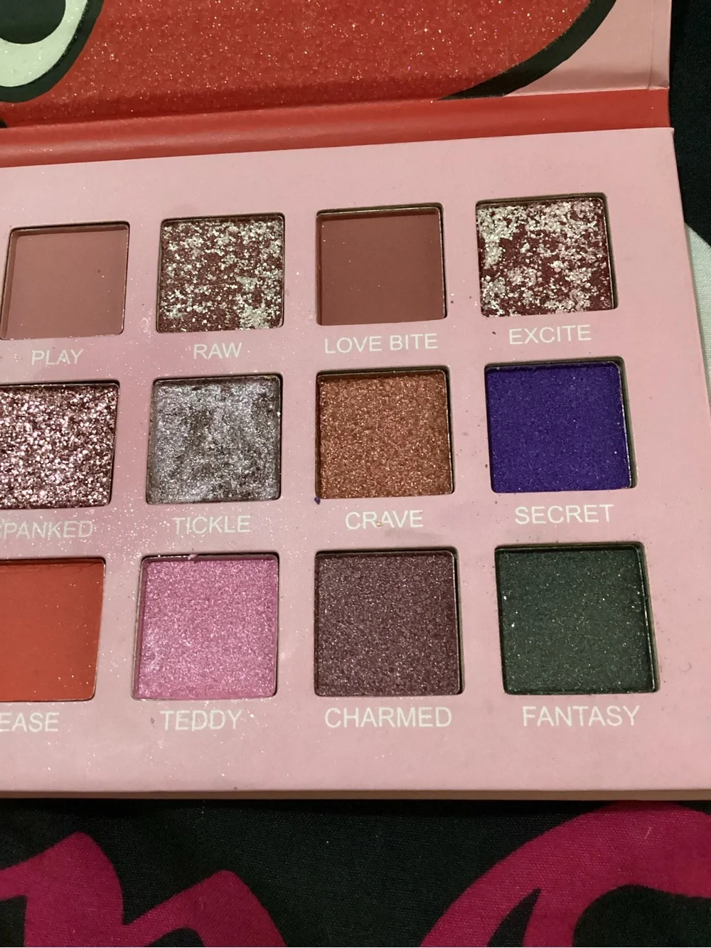 My Melody Pink & Red eye shadow palate